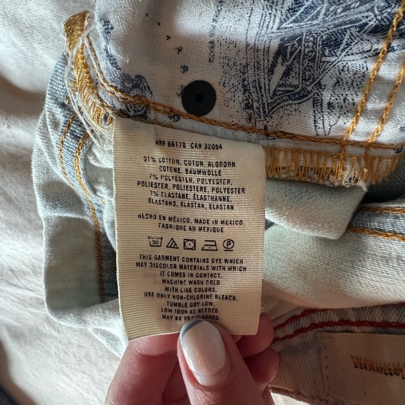 Anthropologie - Lightwash Denim Jeans - Low Rise Distressed Cropped Slim Fit - Picture 13 of 15